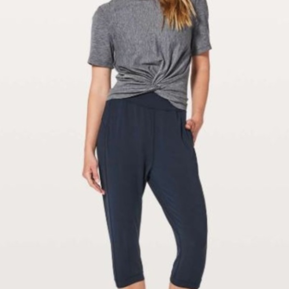Lululemon Rejuvenate Crop 18" True Navy LIKE NEW